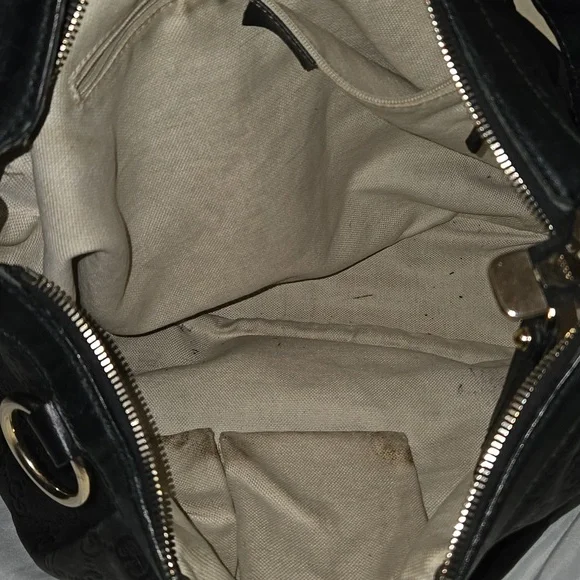 COPY - Gucci Black Hobo Bag with Gold Hardware - Picture 4 of 8